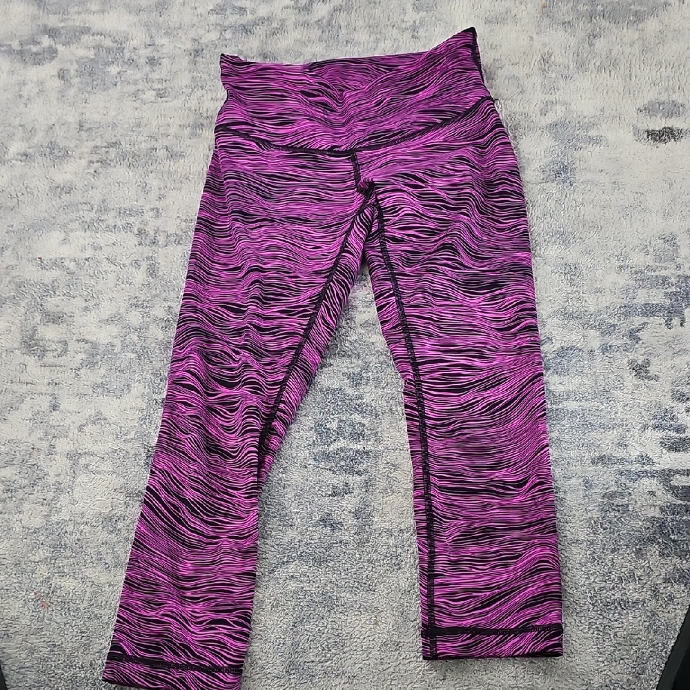 Lululemon Wonder Under Crop III Womens Life Lines Polar Pink Capri Leggings